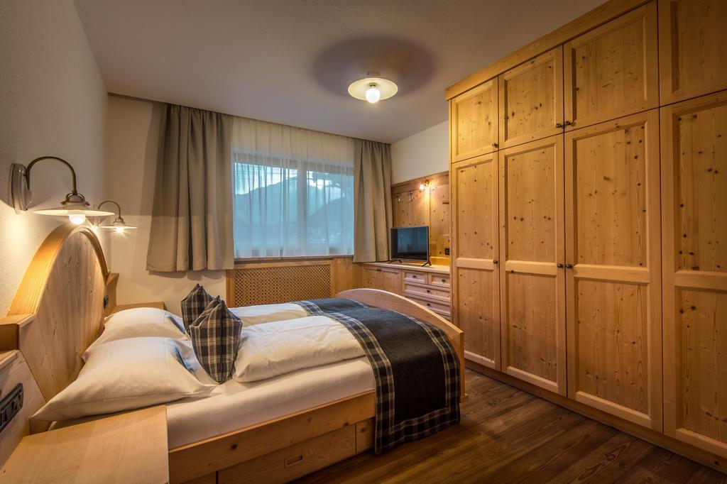 Chalet Prades Dolomiti Lodges لا فيلا الغرفة الصورة
